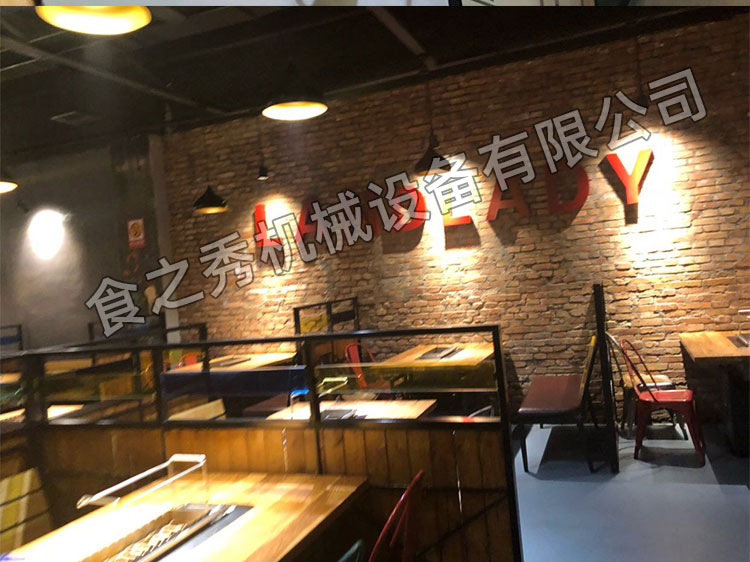 食之秀自动烧烤设备厂提供烧烤店用自动烧烤机、桌椅餐具等整店设备供应